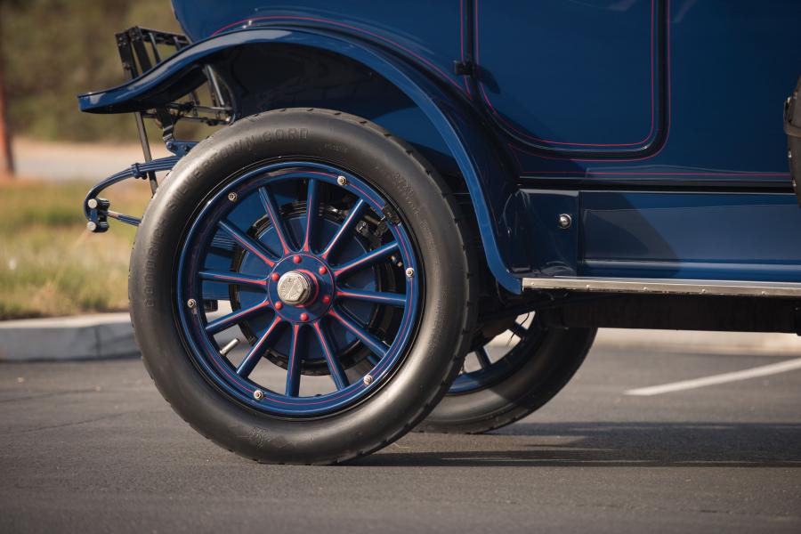 Колеса Pierce-Arrow Model 48B 5-Passenger Touring 1913 года  (фото 23 из 25)